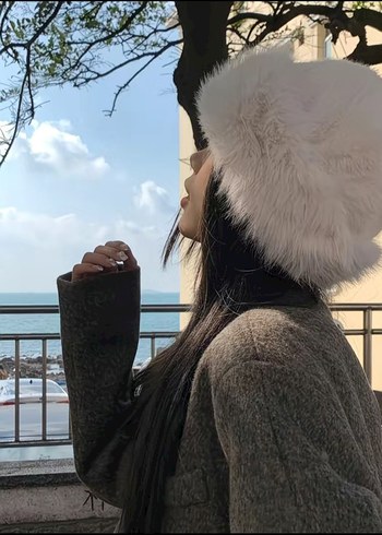 Kürklü Bej Kadın Bere - Görsel 3