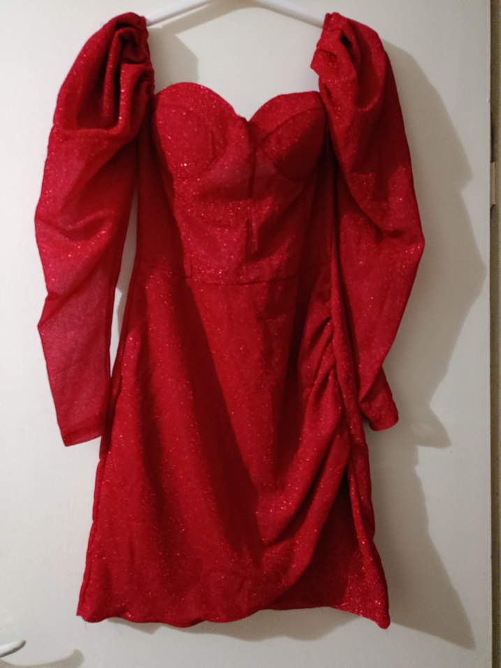 Kırmızı Elbise - Görsel 2