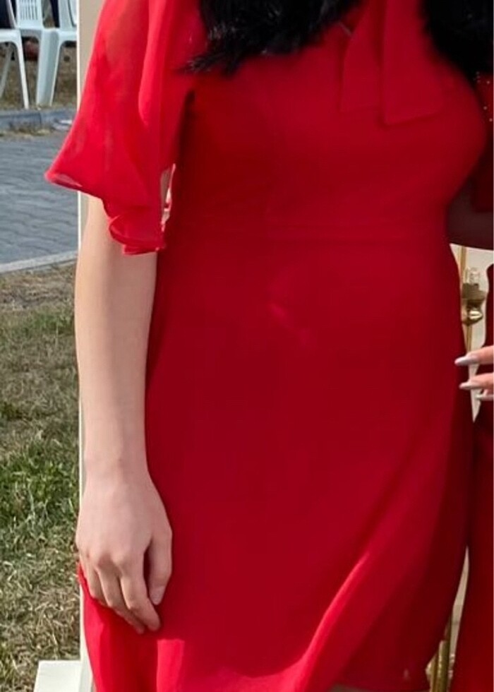 Kırmızı elbise - Görsel 3