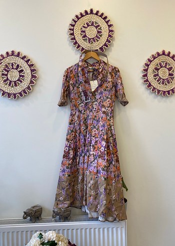 s Beden çeşitli Renk Vintage Tarzda Uzun Bej Çiçekli Elbise