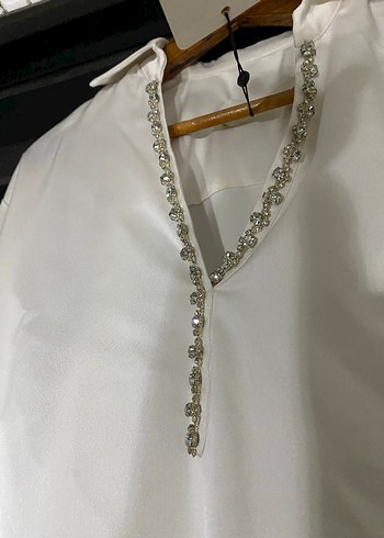 Adil ışık yakası taşlı saten gömlek - Görsel 4