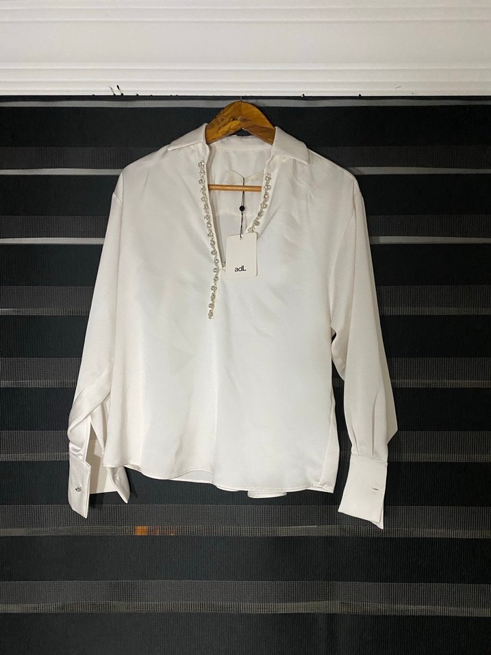 Adil ışık yakası taşlı saten gömlek - Görsel 3