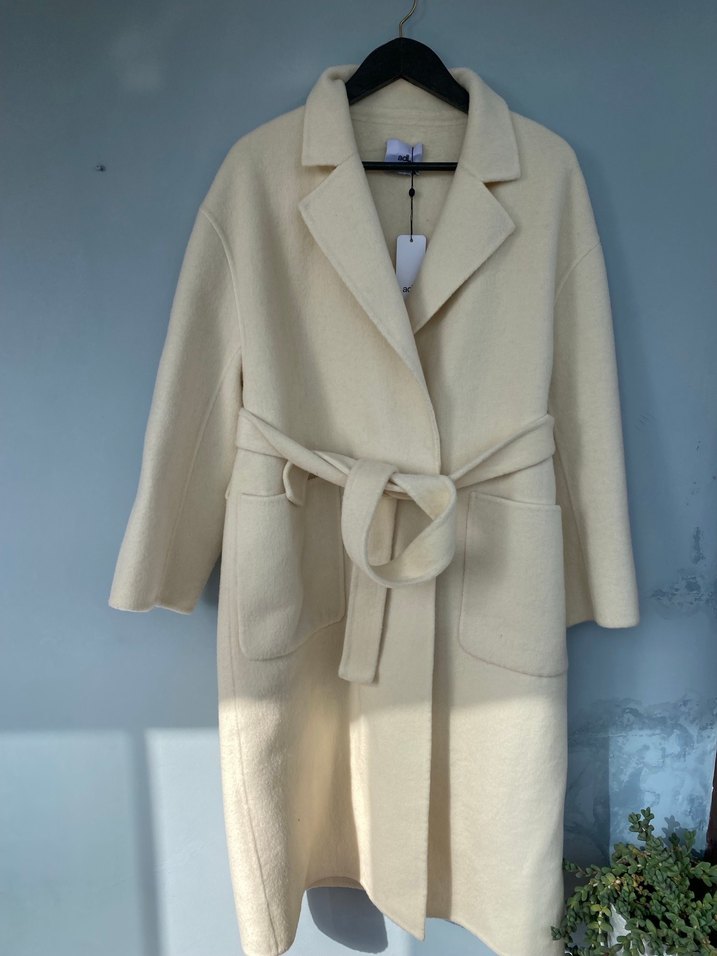 Adil ışık yün handmade Kuşaklı Ekru Kaban - Görsel 4