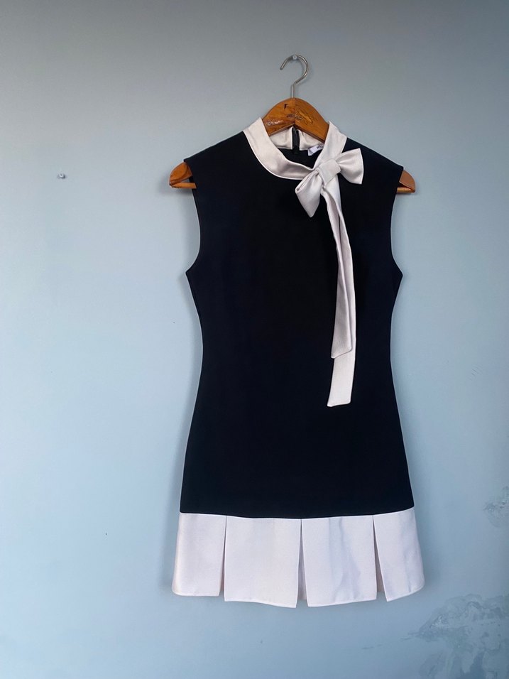 Siyah Beyaz Mini Kolsuz Elbise - Görsel 4