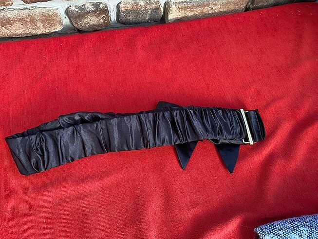 Zara Saten fiyonklu kemer