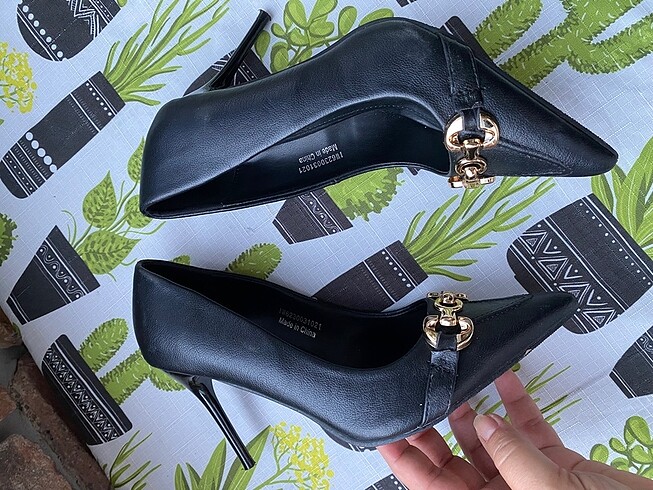 37 Beden siyah Renk İpekyol gerçek deri aksesuarlı stiletto