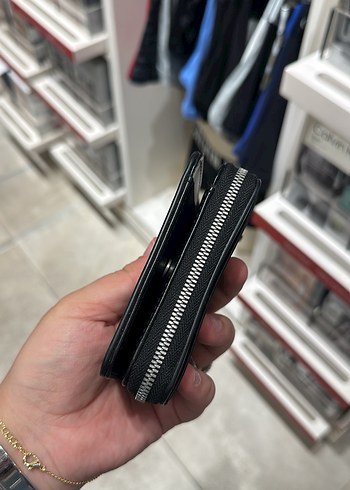 Calvin Klein Kadın Siyah Deri Fermuarlı Cüzdan