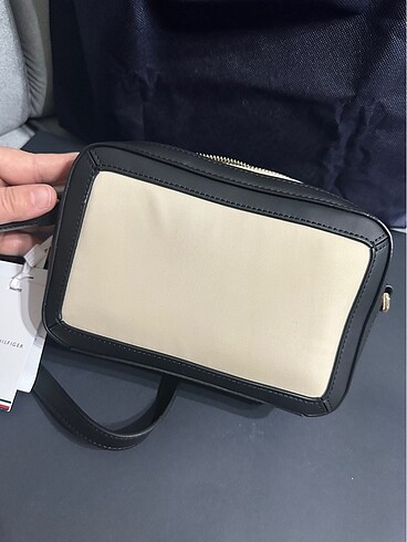  Beden siyah Renk Tommy hilfiger askılı çanta