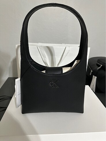 Calvin klein kol çantası