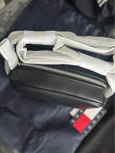  Beden Tommy jeans çanta
