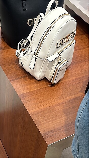 Guess sırt