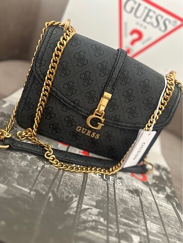 Guess zincir askılı çanta