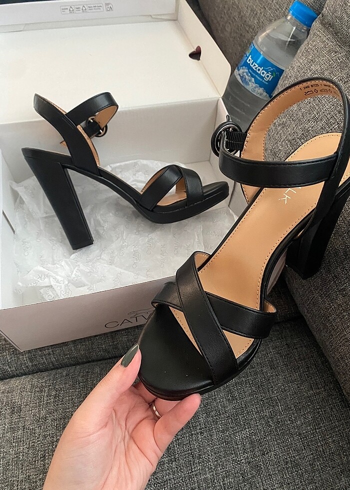 siyah topuklu ayakkabı - Görsel 2