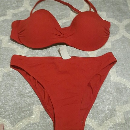kırmızı bikini 