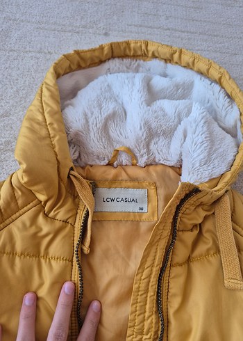 Sarı Kapüşonlu Kadın Şişme Yelek - Görsel 2