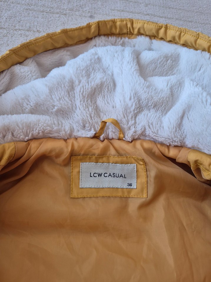 Sarı Kapüşonlu Kadın Şişme Yelek - Görsel 3