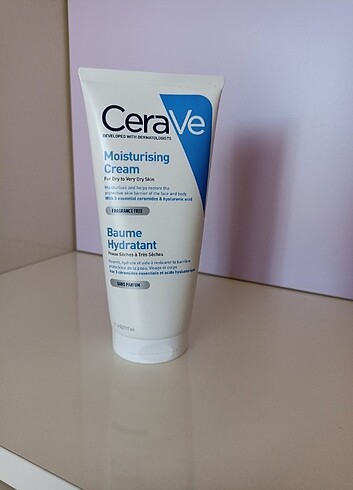 Cera ve yüz kremi