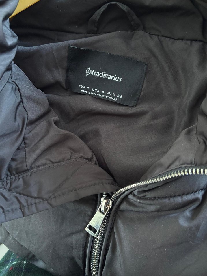 Stradivarius Siyah Şişme Mont - Görsel 2