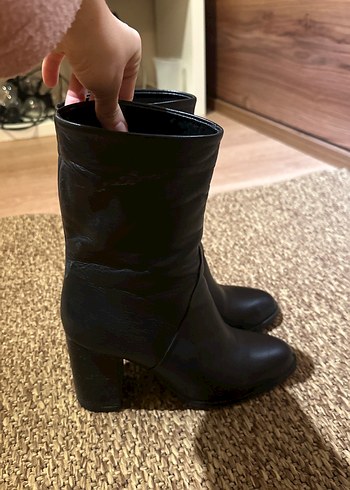 Siyah Kadın Deri Topuklu Bot - Görsel 4