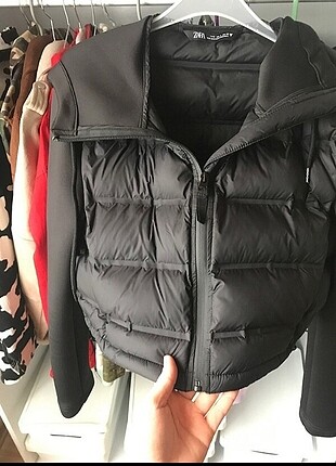 Zara kapşonlu şişme yağmurluk