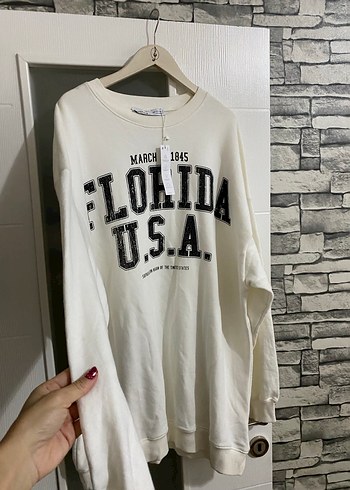 l Beden beyaz Renk BERSHKA Beyaz Baskılı Oversize Kadın Sweatshirt