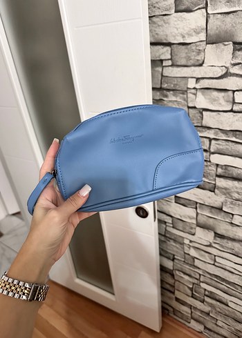 Salvatore Ferragamo Mavi Deri Kadin Makyaj Cantasi