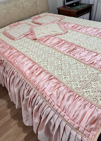 Nakışlı Pembe Yatak Örtüsü - Görsel 5