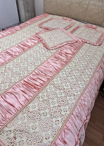 Nakışlı Pembe Yatak Örtüsü - Görsel 2