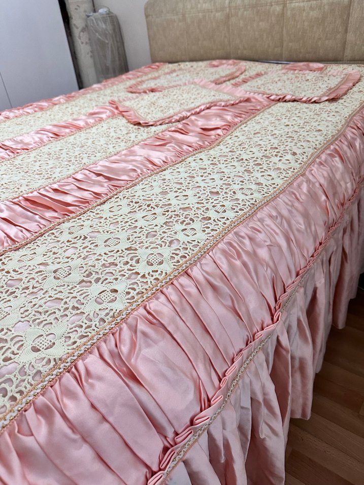 Nakışlı Pembe Yatak Örtüsü - Görsel 3