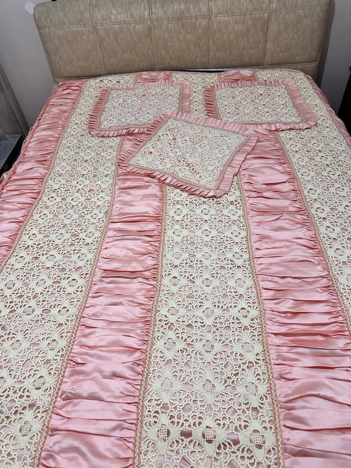 Nakışlı Pembe Yatak Örtüsü - Görsel 4