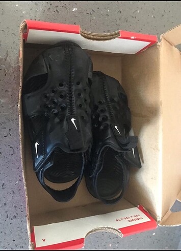 23 Beden Nike çocuk sandalet