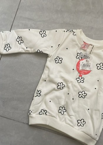 Çiçek Desenli Beyaz Kız Sweatshirt - Görsel 2