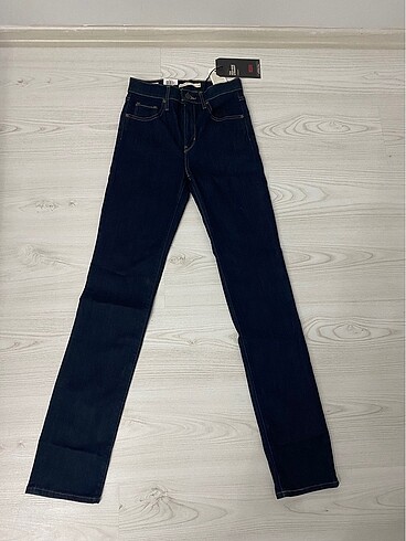 Levi?s 724 bayan 26/32 beden jean pantolon