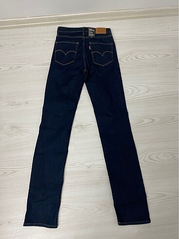 26 Beden Levi?s 724 bayan 26/32 beden jean pantolon
