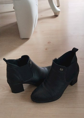 Siyah Kadın Topuklu Bot - Minimalist Tasarım - Görsel 4