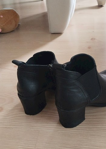 Siyah Kadın Topuklu Bot - Minimalist Tasarım - Görsel 5