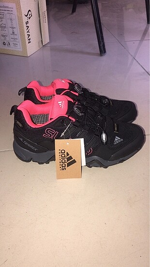 İthal orjinal Adidas terrex kadın ayakkabıları 40 numara