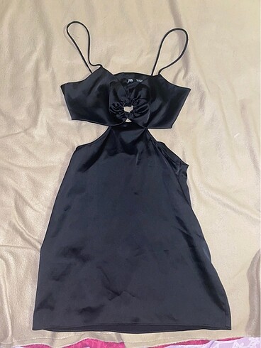 Zara saten pencere detaylı elbise