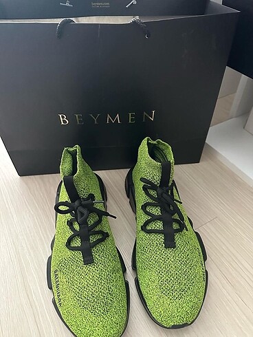 Balenciaga 42,5