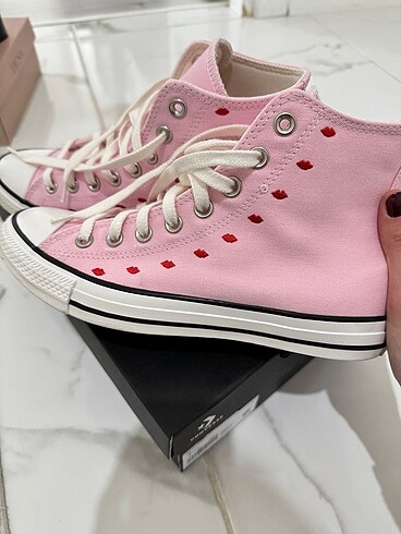 40 Beden pembe Renk Özel seri orijinal kadın converse
