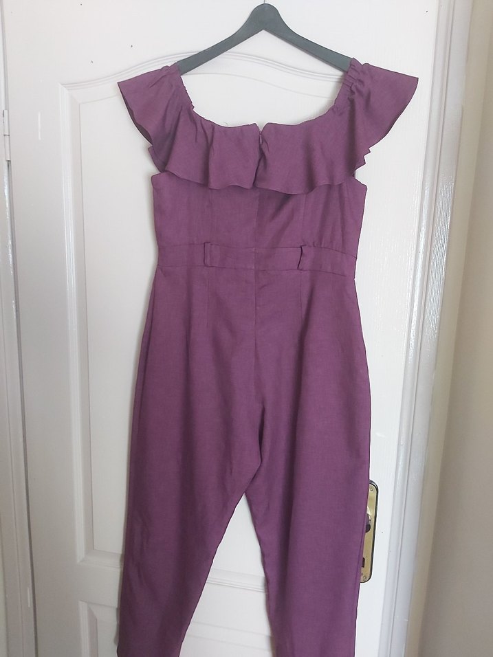 Mor Kayık Yaka Fırfırlı Tulum - Görsel 3