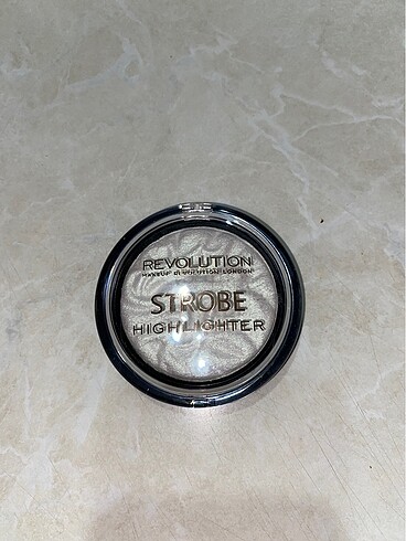 Revolution Strobe Highlighter