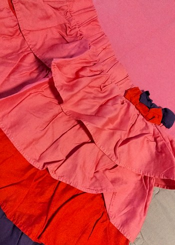 LC Waikiki Renkli Kat Kat Fırfırlı Kız Elbisesi ve tshort