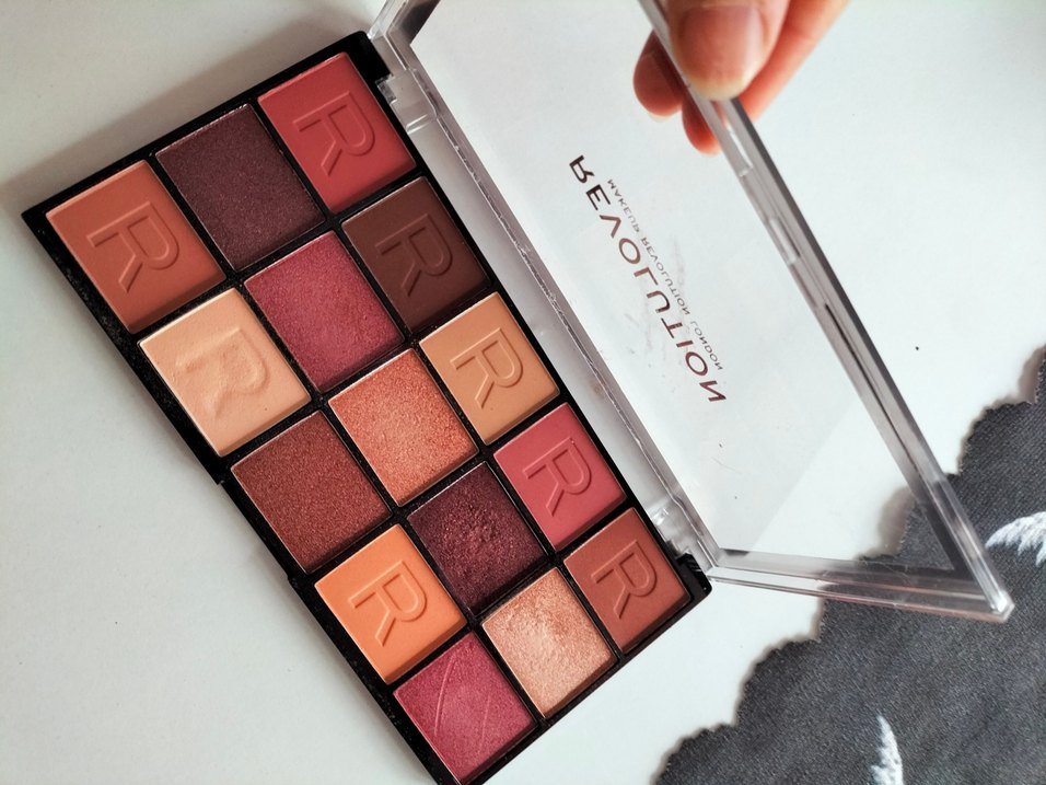 Revolution pastel tonlarinda parlak ve mat Göz Farı Paleti - Görsel 3