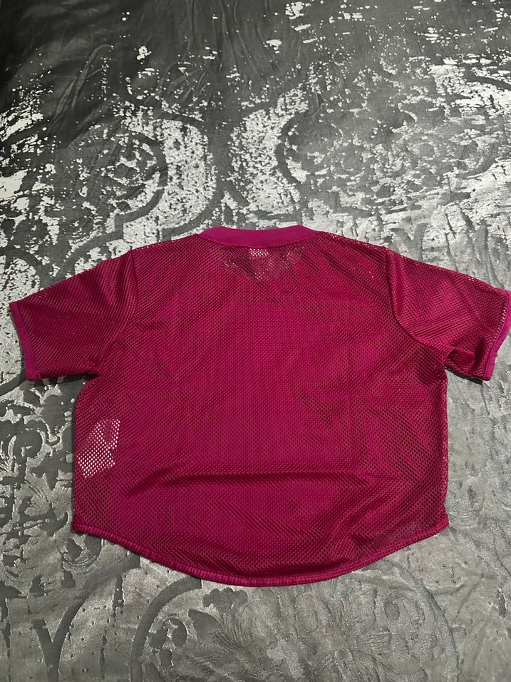 Koyu Pembe Kısa Kollu Tişört — görsel 3/4
