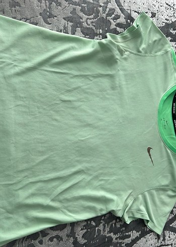 Nike Yesil Kisa Kollu Spor Tisort