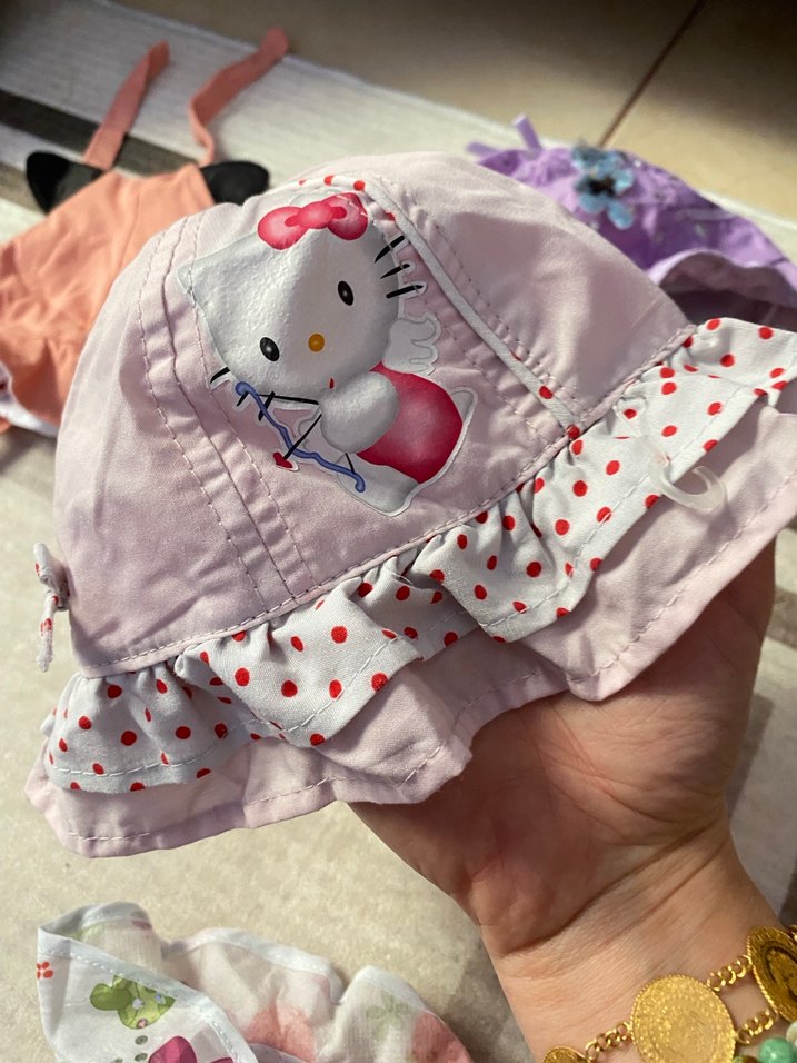 Çocuklar için Renkli Fırfırlı Nakışlı Şapkalar - Görsel 3