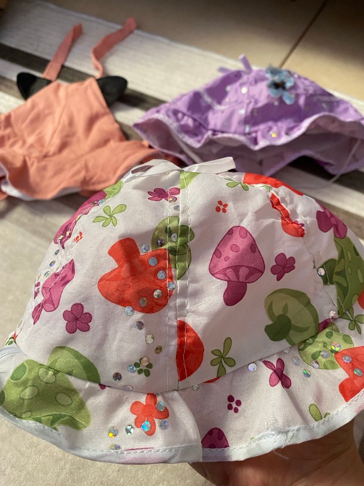 Çocuklar için Renkli Fırfırlı Nakışlı Şapkalar - Görsel 2