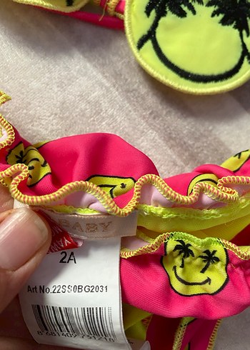 Sarı Renkli Pop Art Desenli Kız Bikini - Görsel 4