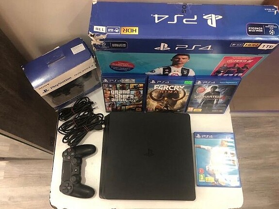 PlayStation 4 Slim 1 Terabayte